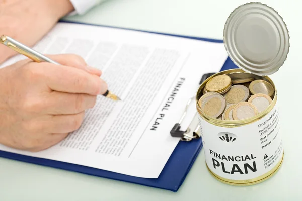 Zakenman die financieel plan — Stockfoto
