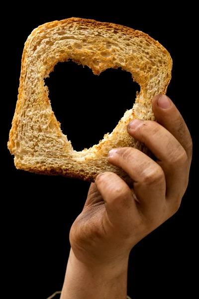 Scheibe Brot in schmutziger Kinderhand — Stockfoto