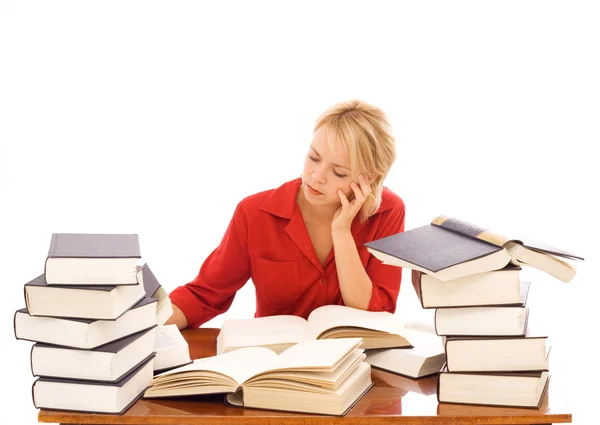 Studiyng kobieta z dużą ilością książek — Zdjęcie stockowe