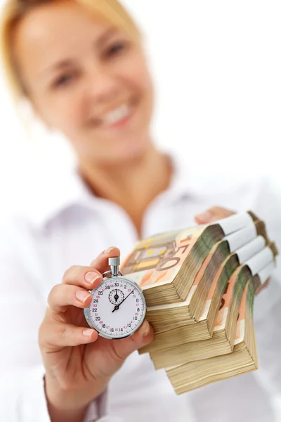 Femme avec des piles d'euros et chronomètre — Photo