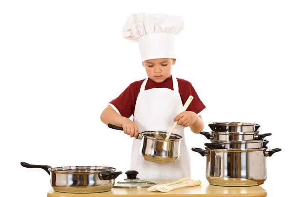 Chef niño serio comprobando la comida — Foto de Stock