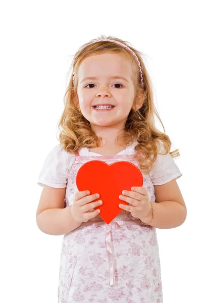 Fille heureuse avec coeur rouge — Photo