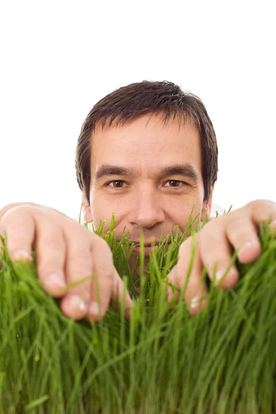 Щасливий чоловік у зеленій траві - ізольований — стокове фото