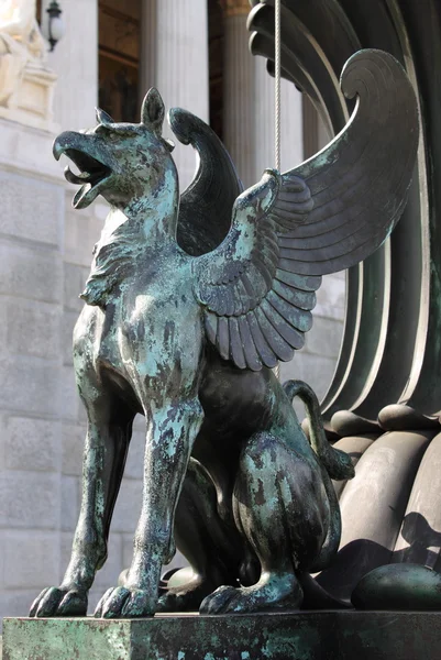 A griffin-szobor — Stock Fotó