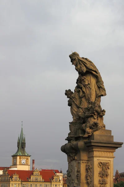Standbeeld van Sint Ludmila — Stockfoto