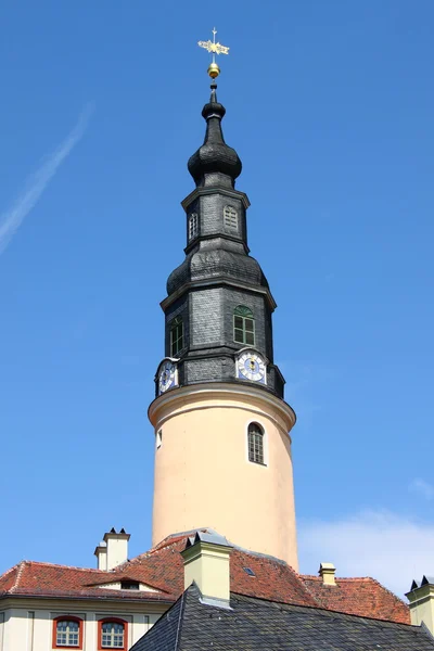 市中心的 weesenstein 城堡钟楼 — 图库照片