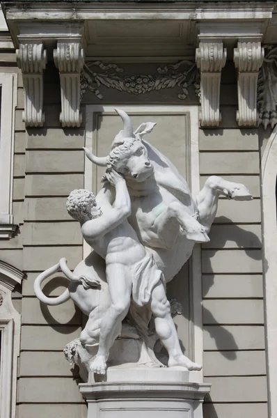 Hercules fighting the Cretan Bull — Stock Photo, Image