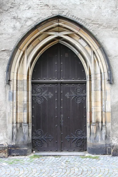 Середньовічні передні двері — стокове фото