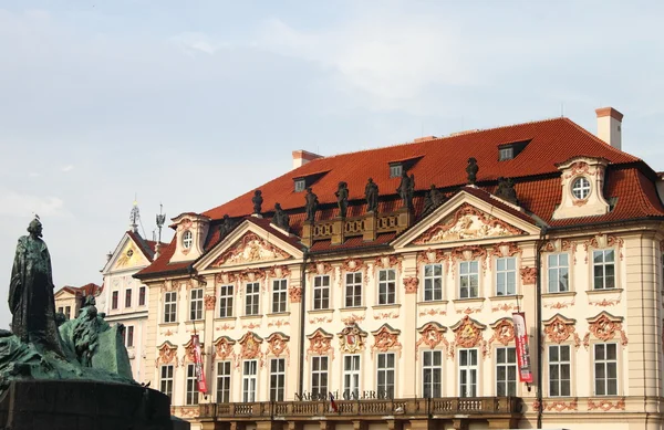 Palácio Kinsky e Monumento Jan Hus — Fotografia de Stock