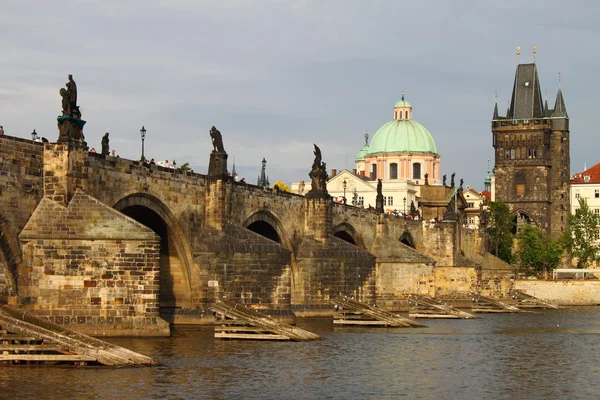 Prag 'daki Charles Köprüsü — Stok fotoğraf