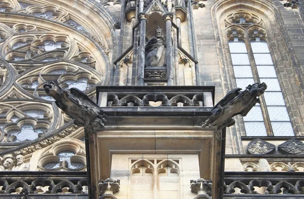 Gárgolas en la Catedral de San Vito, Praga — Foto de Stock