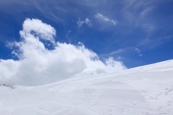 Nieve y nubes —  Fotos de Stock
