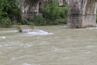 ağır bir fırtınadan sonra sel