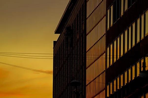 Wolkenkrabber & zonsondergang — Stockfoto
