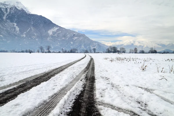 Camino y nieve —  Fotos de Stock