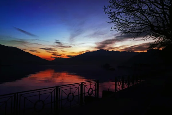 Gün batımında göl — Stok fotoğraf