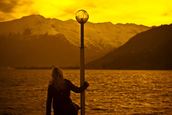 Woman & sunset — Stock Photo, Image