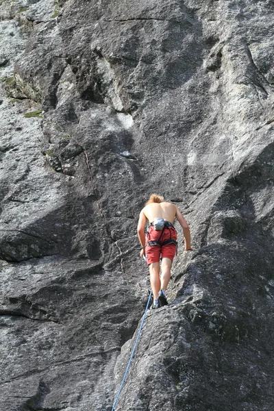 Hiking & tırmanma bouldering — Stok fotoğraf