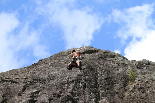 Hiking & tırmanma bouldering — Stok fotoğraf