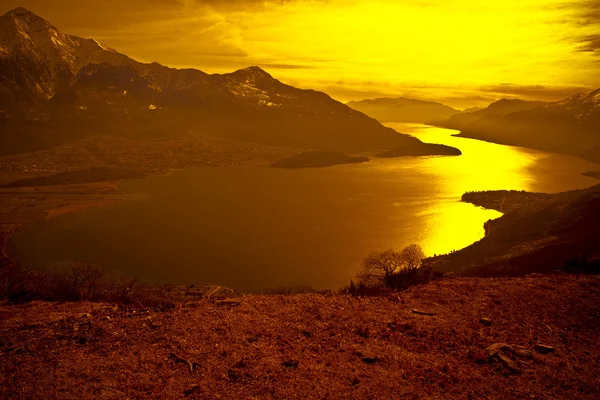 Lac de Côme au coucher du soleil — Photo