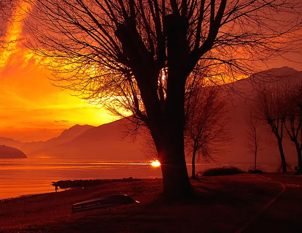 Lac de Côme au coucher du soleil — Photo