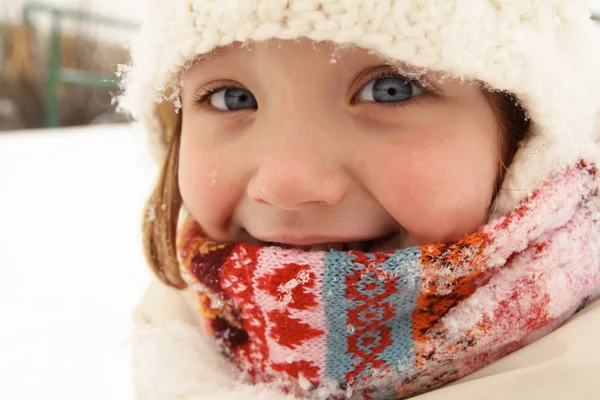 Χειμώνα προσωπογραφία κοριτσιού — Φωτογραφία Αρχείου