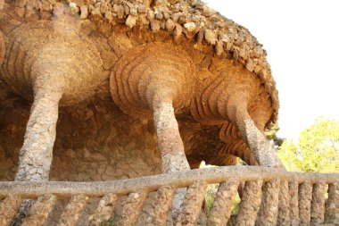 columnas en el park Güell - barcelona