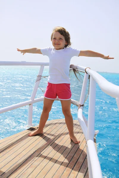 A rapariga no barco — Fotografia de Stock
