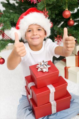 mutlu Noel bir sürü çocukla sunar