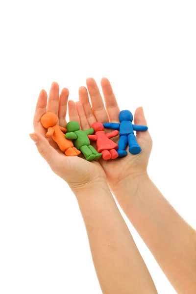Руки складывают разноцветную глину — стоковое фото