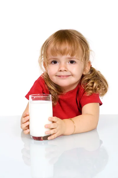 Šťastná dívka s mlékem — Stock fotografie