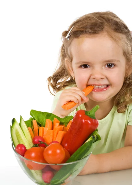 Счастливая морковка жевательная девушка — стоковое фото