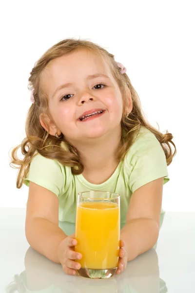 Meyve suyu ile küçük kız — Stok fotoğraf