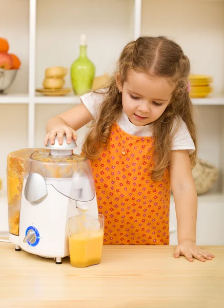 Little girl making fresh fruit juice — Stock Photo, Image