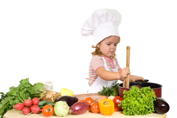 Malý kuchař prepating zdravé jídlo — Stock fotografie