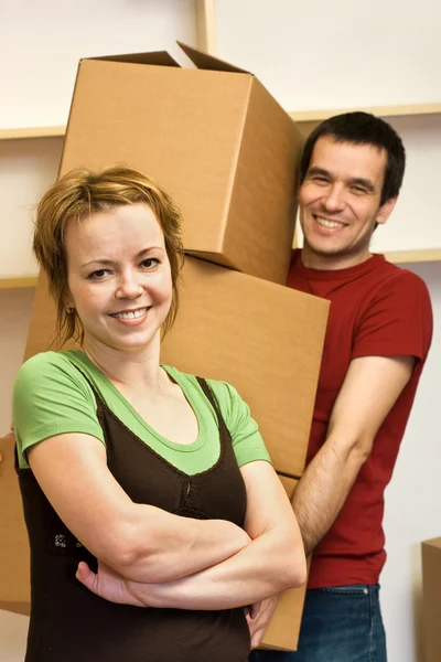 Happy couple moving - carrying boxes — Stock Photo, Image