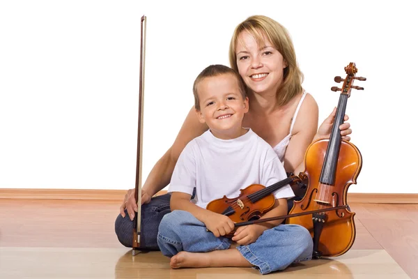 Γυναίκα και αγόρι με βιολιά — Φωτογραφία Αρχείου