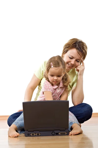 Little girl learning to use the computer — Stock Photo, Image
