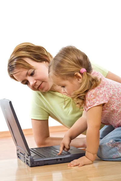Woman and little girl with laptop — Stock Photo, Image