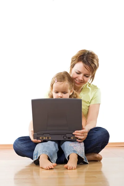Learning to use the laptop — Stock Photo, Image
