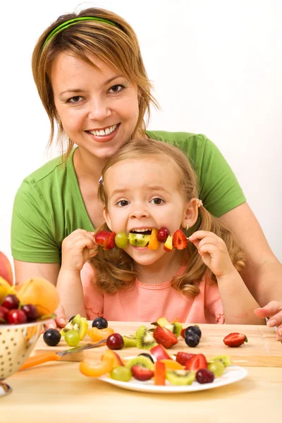 Eating a healthy snack — Stock Photo, Image