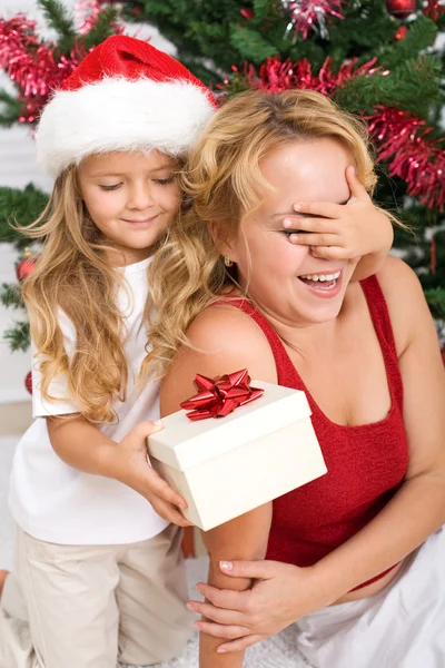 Kerstcadeau verrassing — Stockfoto