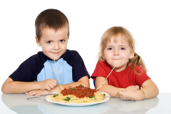 Kids eating pasta — Stok fotoğraf