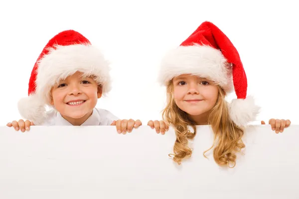 Šťastné Vánoce děti s bílou cedulí - izolovaný — Stock fotografie