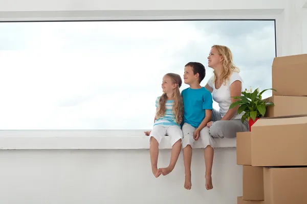 Lycklig i sitt nya hem - framtiden är ljus — Stockfoto