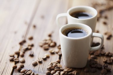 Kahve çekirdeği ve kahve.