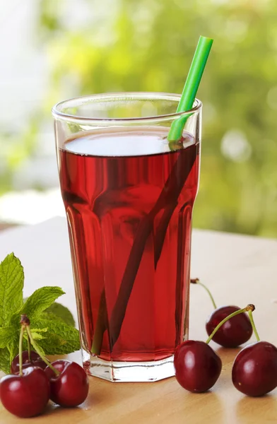 Bebida de suco de cereja — Fotografia de Stock