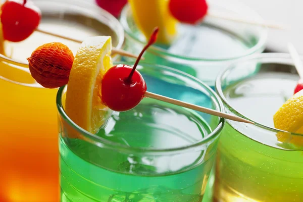Kleurrijke cocktails — Stockfoto