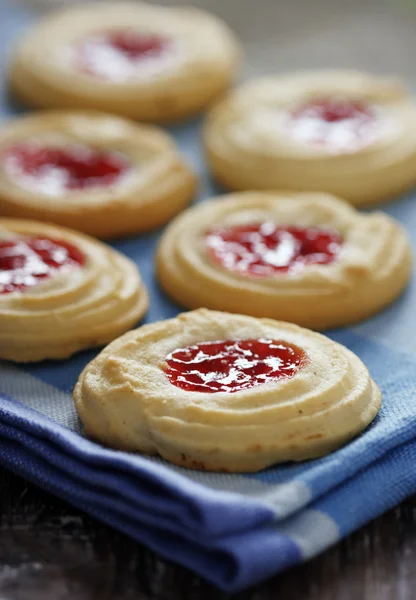 Máslo cookies s jahodovým džemem náplň — Stock fotografie