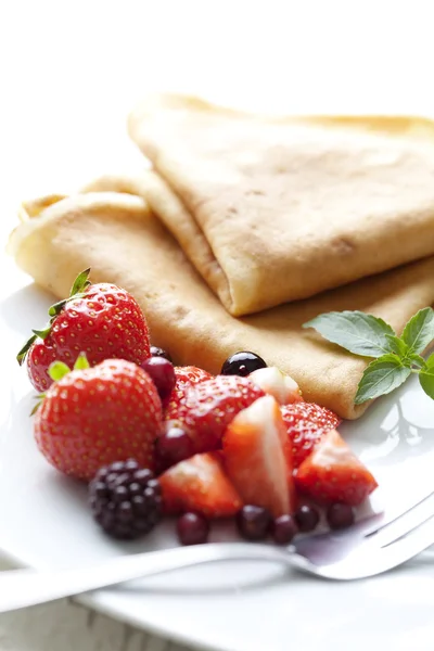 Crepes with strawberries — Stock Photo, Image